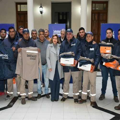Entrega de uniformes personal de la Dirección de Electricidad