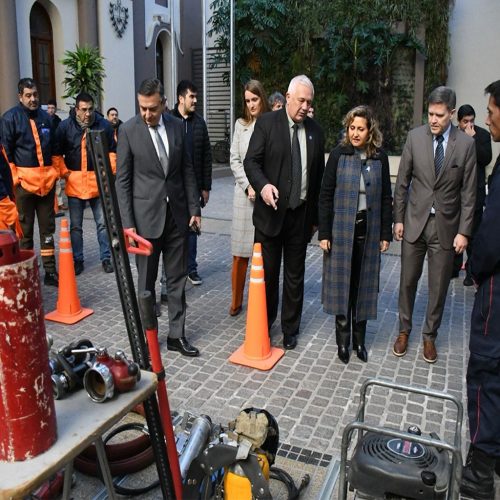 Entregan uniformes y herramientas para Defensa Civil mejorando los servicios