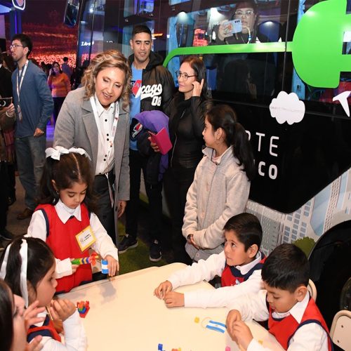 La intendente Fuentes visitó el stand municipal el Smart City Expo