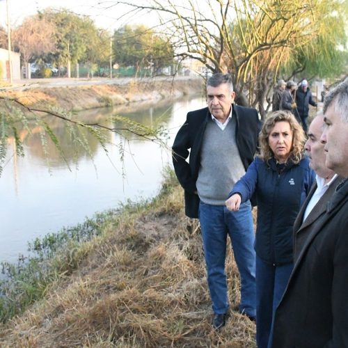 Realizan trabajos de limpieza del canal San Martín para evitar basurales acuáticos