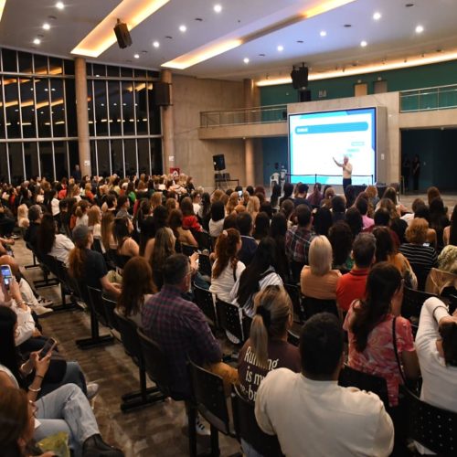 Bernardo Stamateas brindó una conferencia abierta al público sobre bienestar