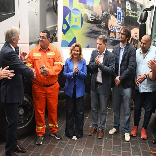 Habilitan 14 nuevos camiones compactadores de residuos