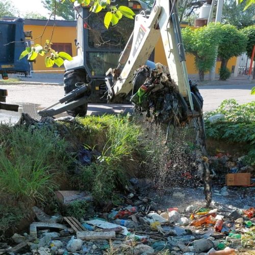 Santiago mas limpio: Limpieza de desagües en Avenidas Aguirre y Del Trabajo