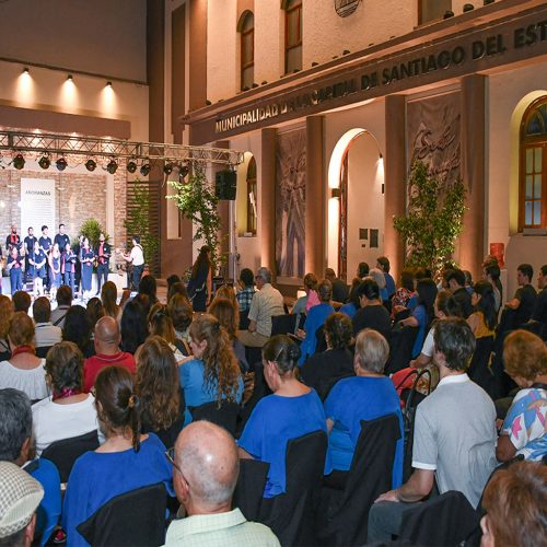 Presentan convocatoria a cantantes para coro navideño