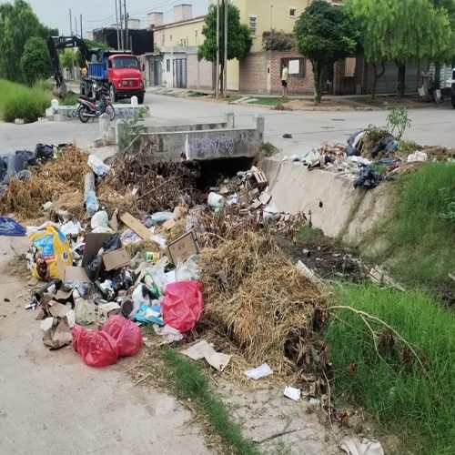 Vecinos piden cuidar la limpieza y mantenimiento en desagües del barrio Siglo XX
