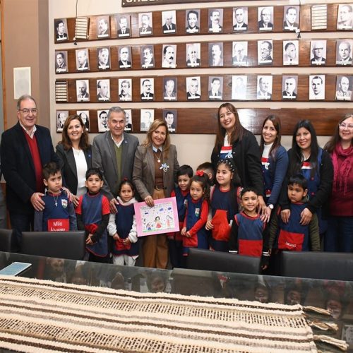El jardín N°15 presentó «Q’UAPP» a la intendente