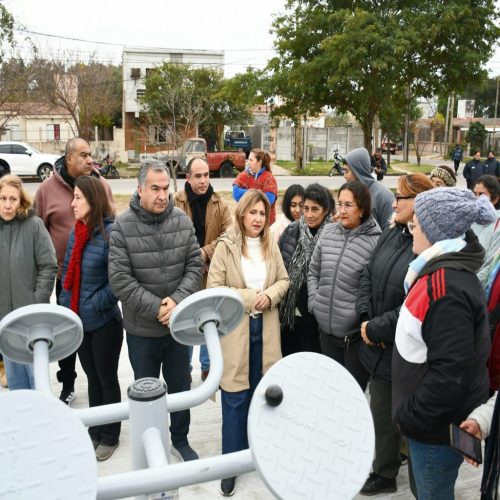 Instalación de estaciones saludables en plazas del barrio Siglo XXI