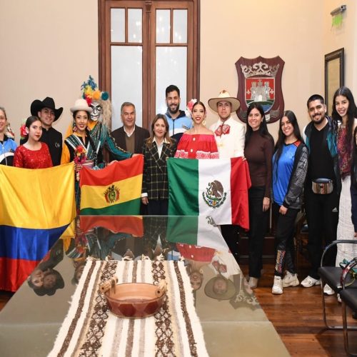 La intendente Fuentes recibió a las delegaciones de bailarines internacionales