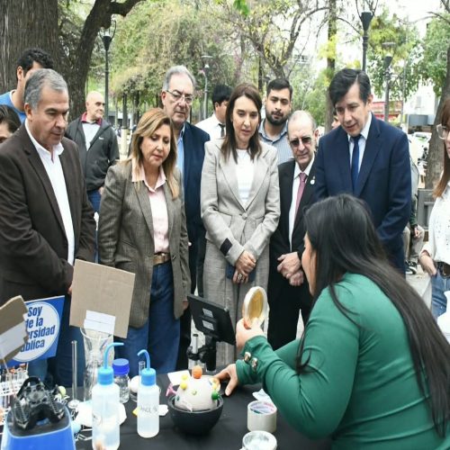 Jornada de Ciencia, Tecnología e Innovación de la UNSE en Plaza Libertad