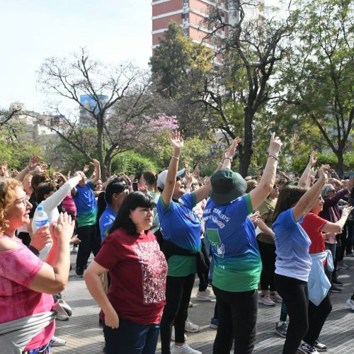 Crece la actividad física para adultos mayores en espacios lúdicos