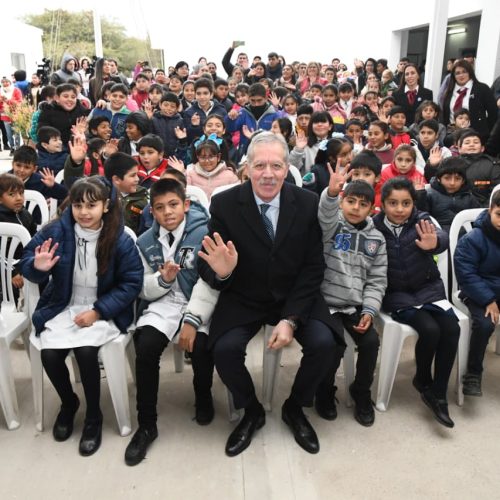 El Gobernador Elías Súarez inauguró en forma simultánea importantes obras en tres instituciones educativas del departamento Banda